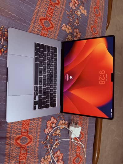 Apple MacBook Air 15-inch M2 (2023) – Like New