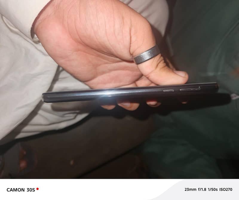 Sharp Aquos R2 1