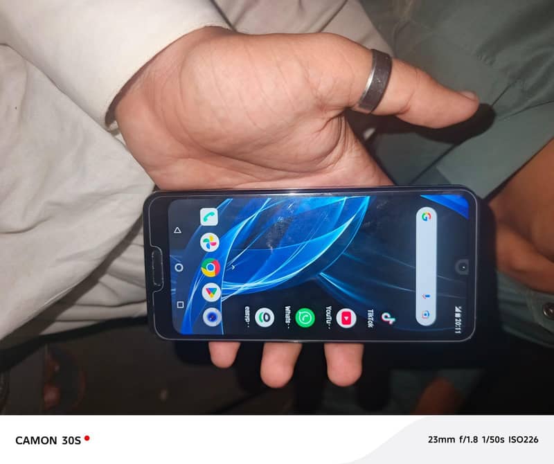 Sharp Aquos R2 3