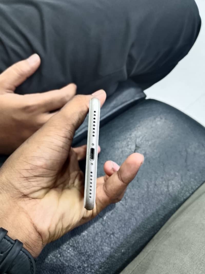 Apple iPhone 7 Plus 0
