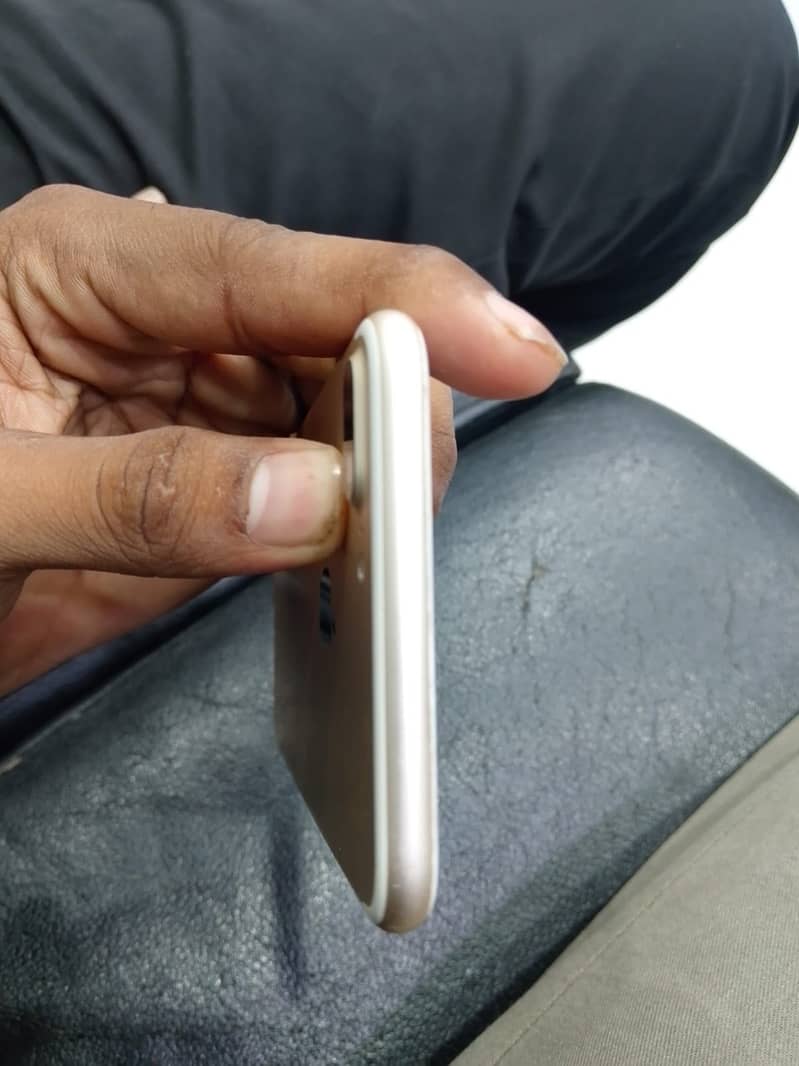 Apple iPhone 7 Plus 4