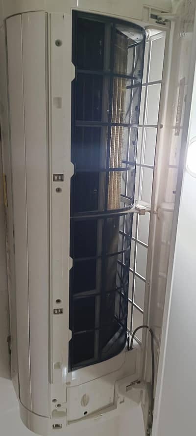 Dawlance 1.5 ton AC in good condition