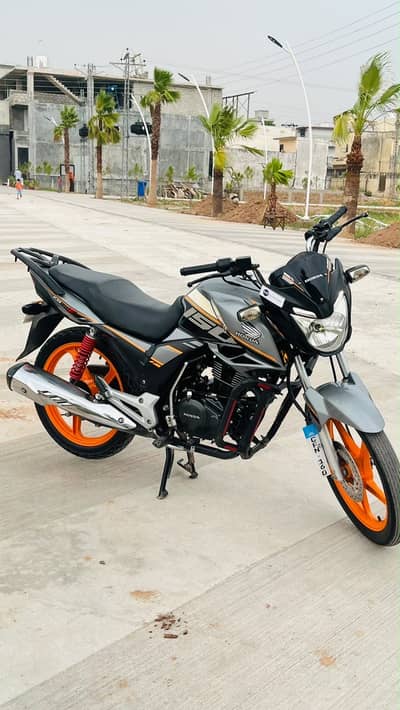 Low millage Cb 150F for sale. . BRAND NEW CONDITION. .