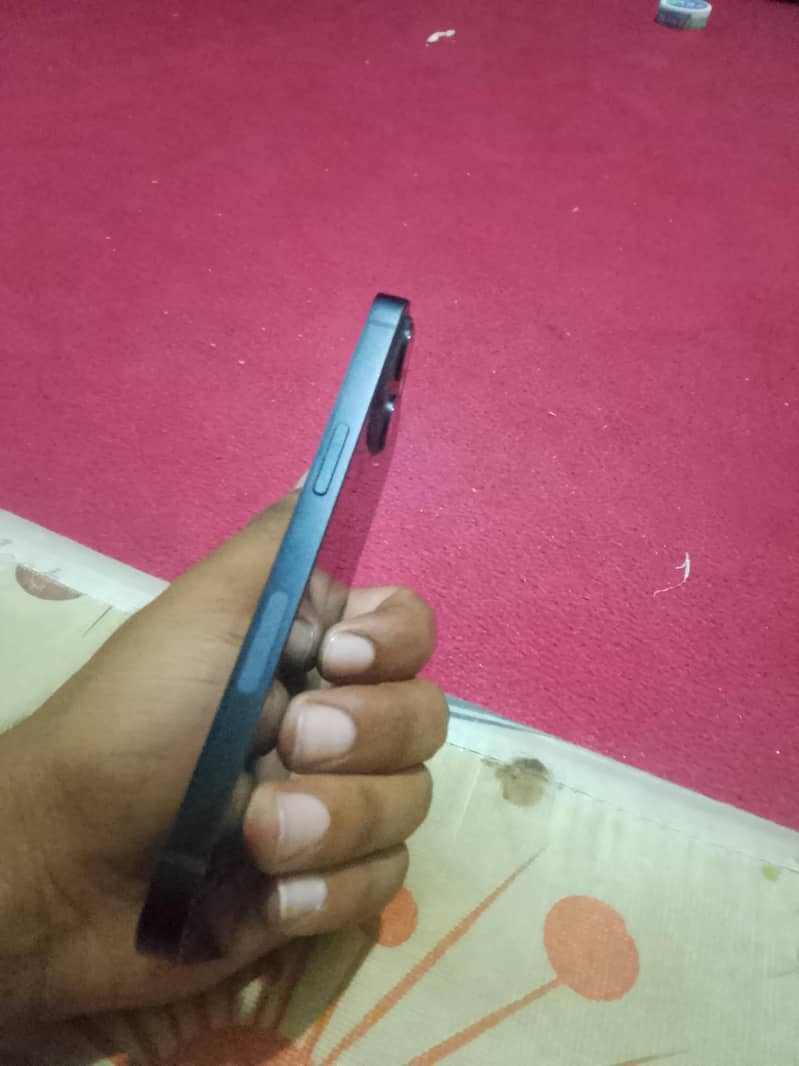 Apple iPhone 13 1