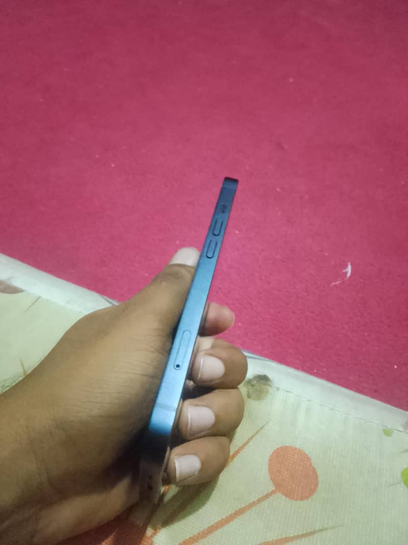 Apple iPhone 13 2