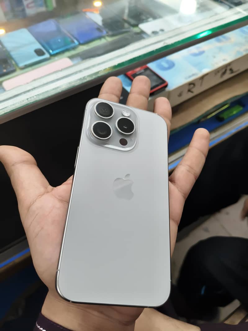 Apple iPhone 15 Pro 0
