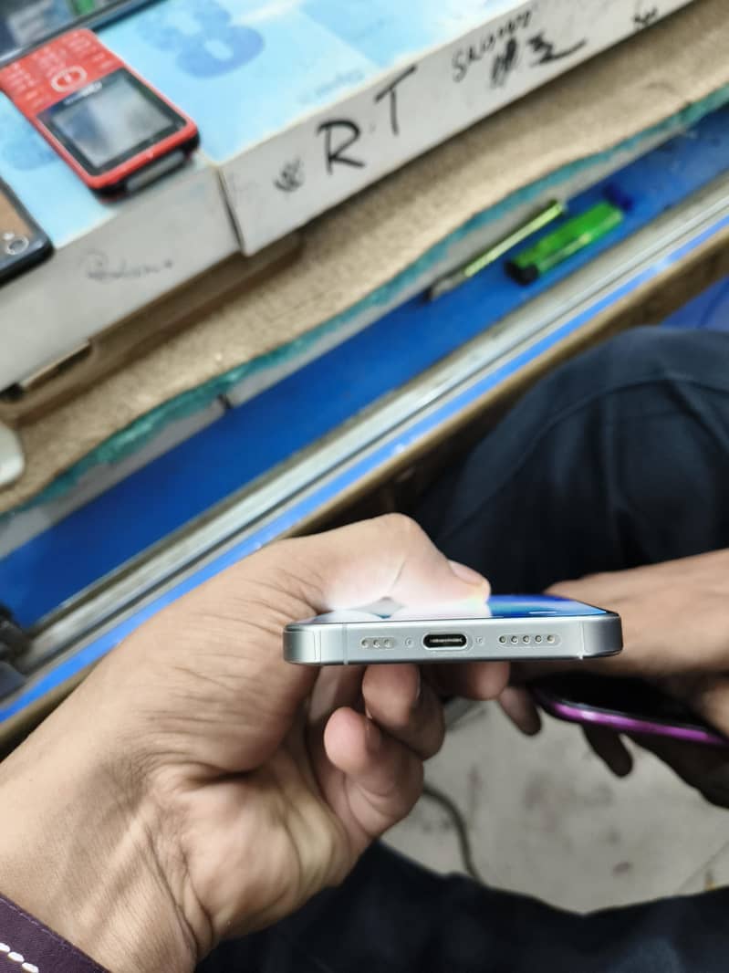Apple iPhone 15 Pro 2