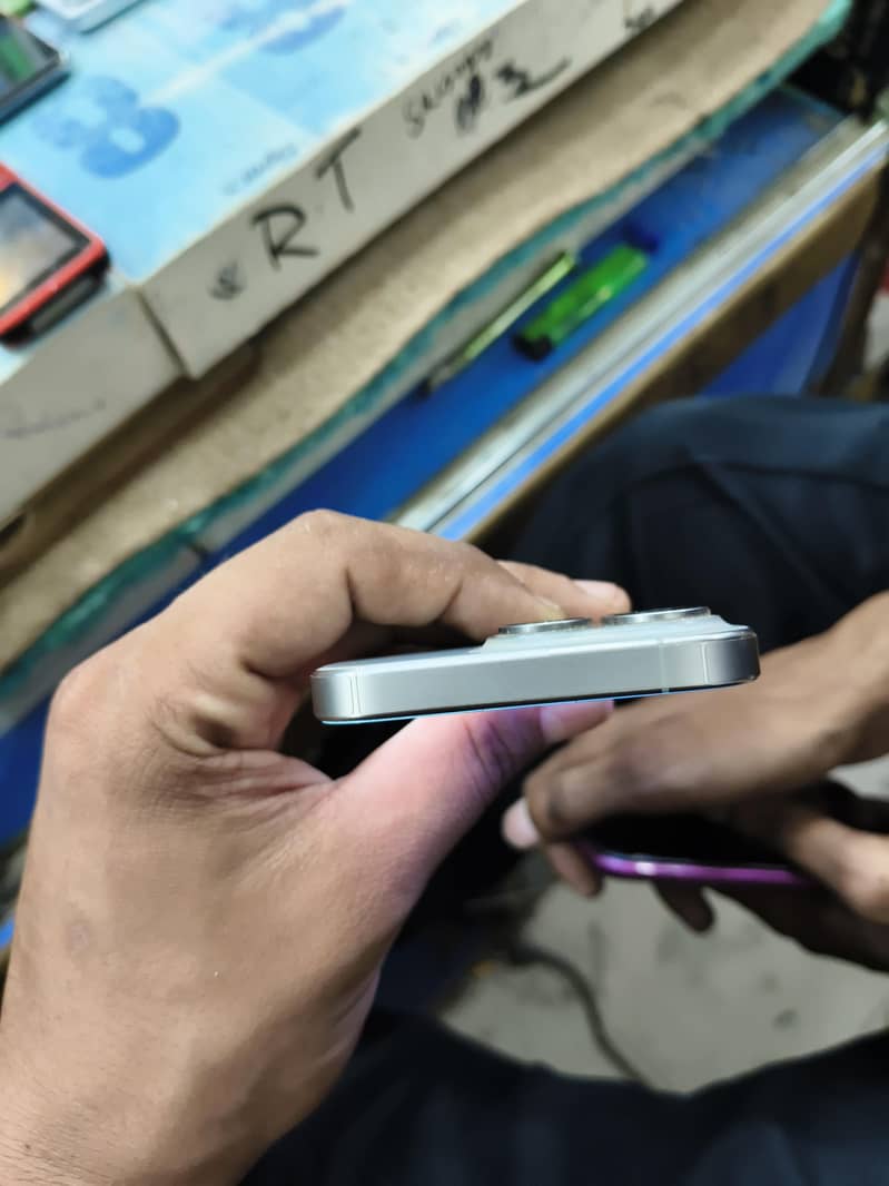 Apple iPhone 15 Pro 3