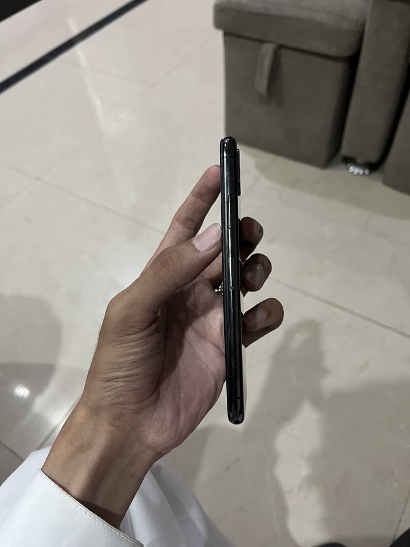 Apple iPhone X 3
