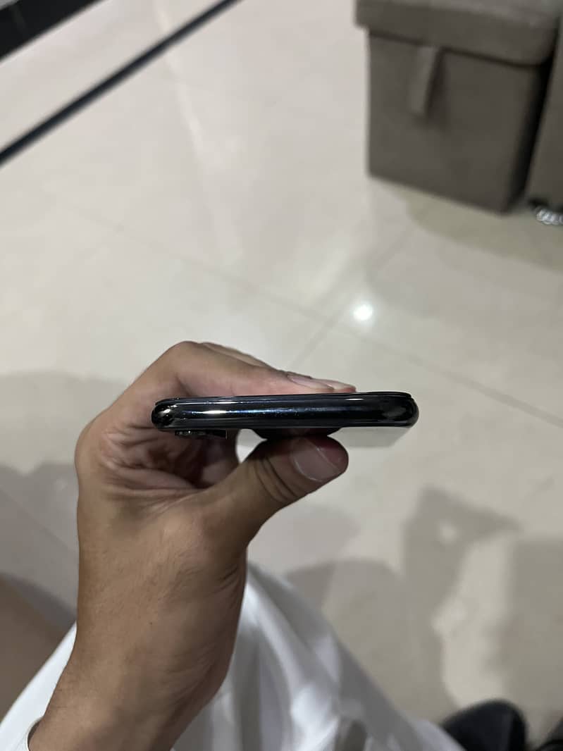 Apple iPhone X 4