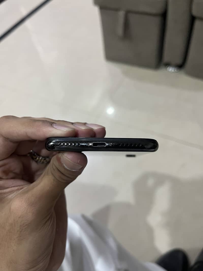 Apple iPhone X 5
