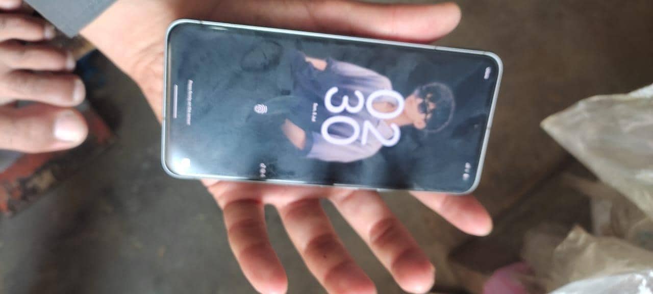 Google Pixel 8 4