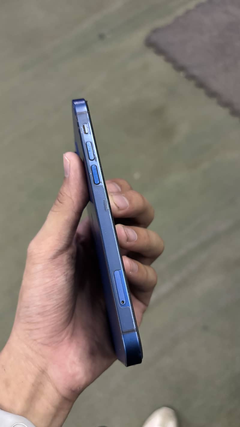 Apple iPhone 12 2