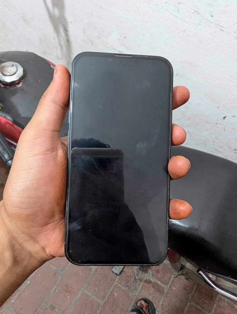 Apple iPhone 13 1