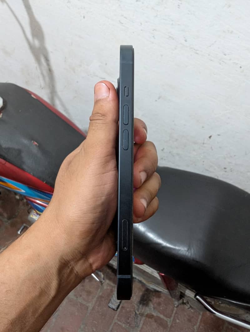 Apple iPhone 13 3