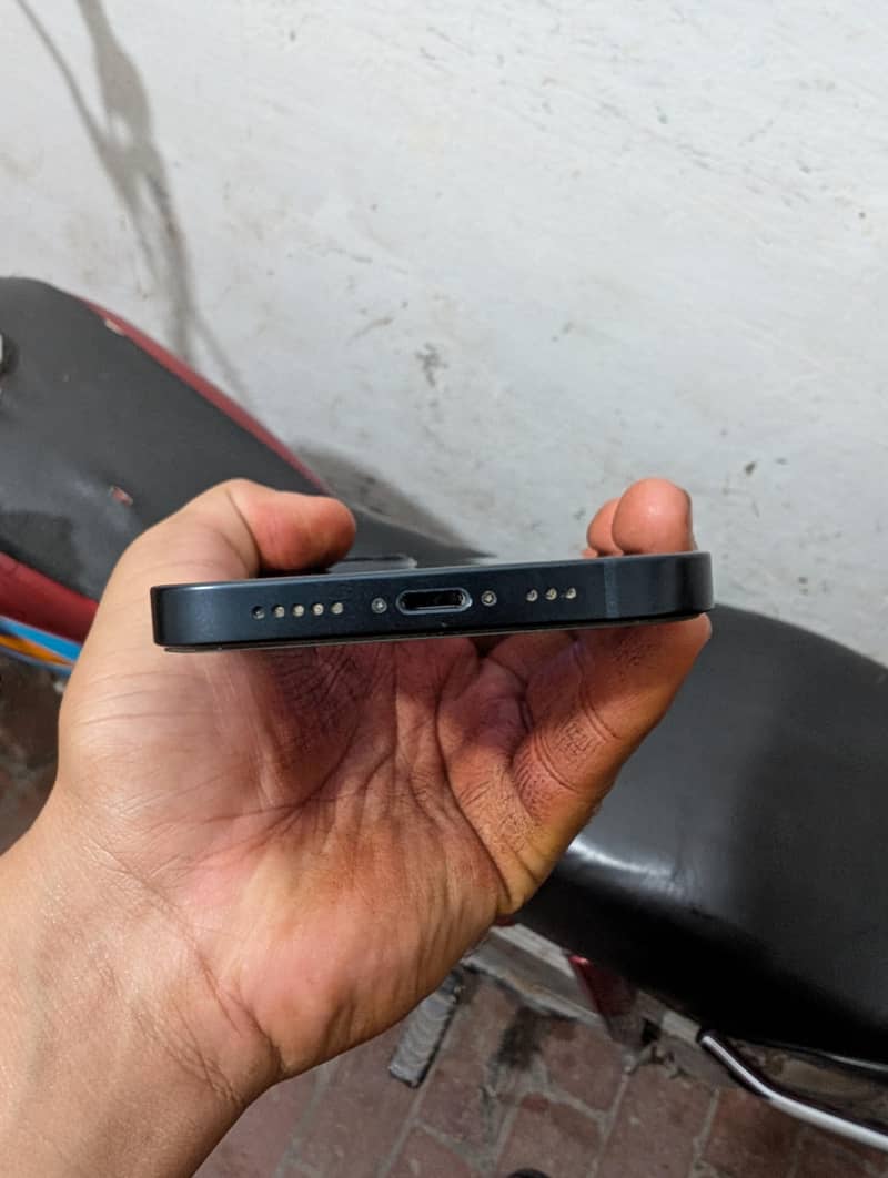 Apple iPhone 13 4