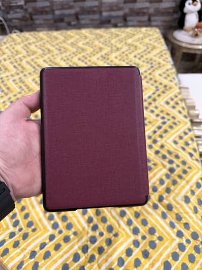 Kindle 11 Gen (white paperback)
