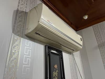 split ac used  condition but Ander sa original ha slightly used
