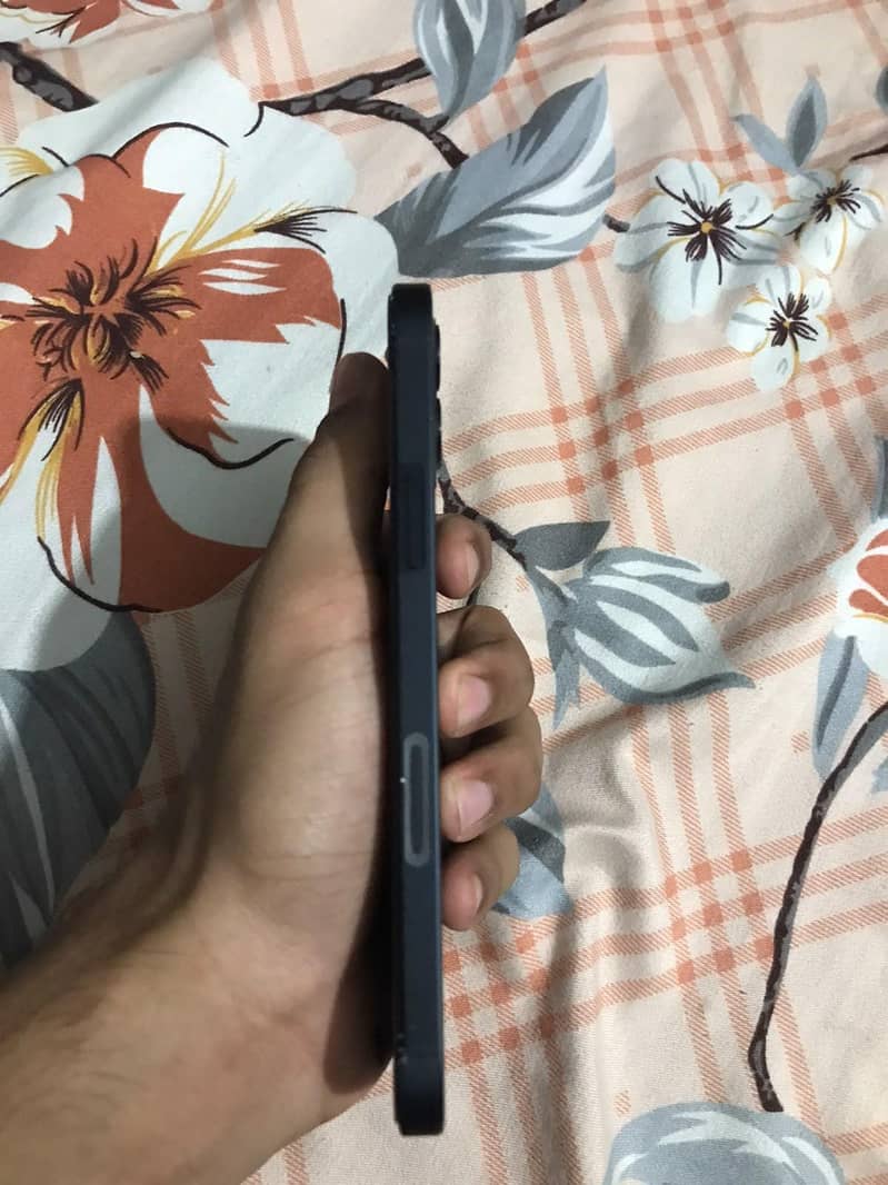 Apple iPhone 12 1