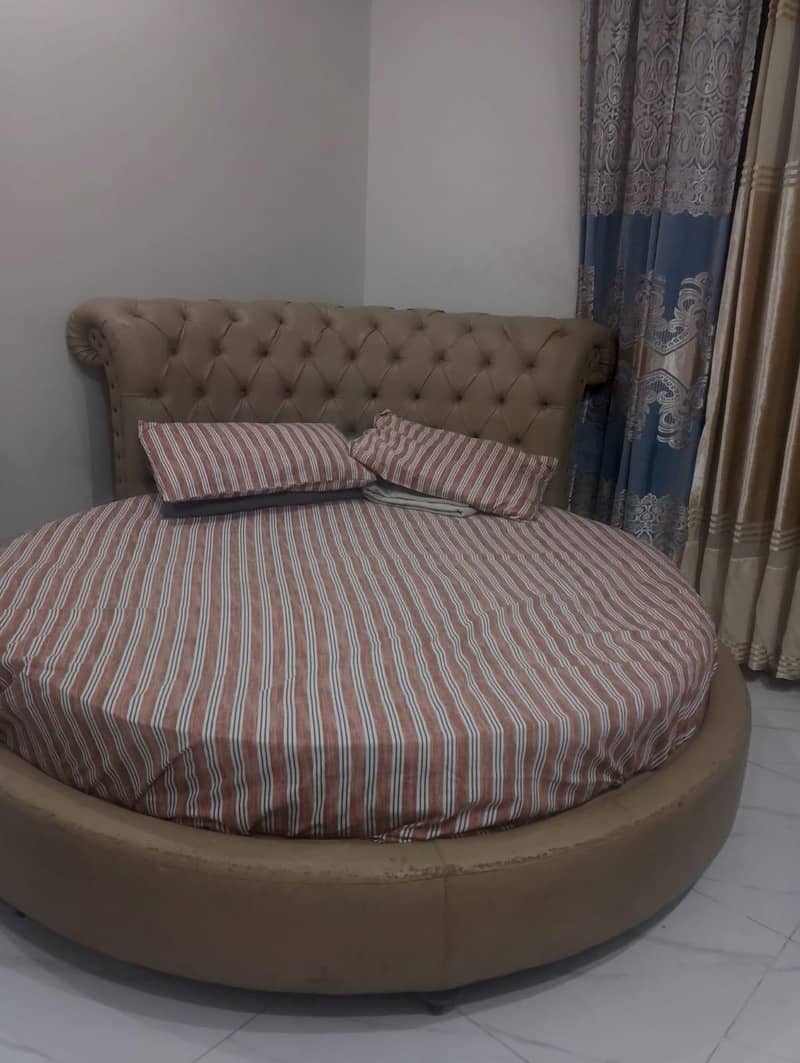 Round Bed 0
