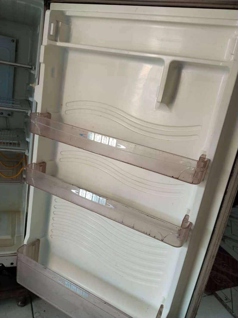 Dawlance fridge 6