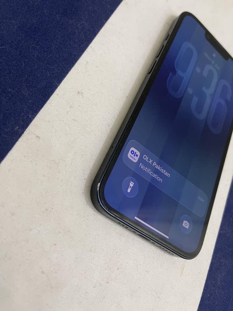 Apple iPhone 13 5