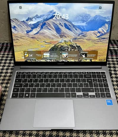Samsung Galaxy Book 4 Core 7 150U 8GB RAM 512GB SSD 15.6" UK