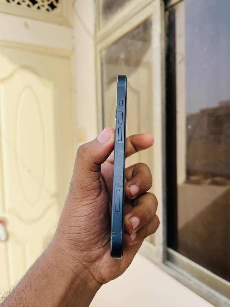 Apple iPhone 13 2