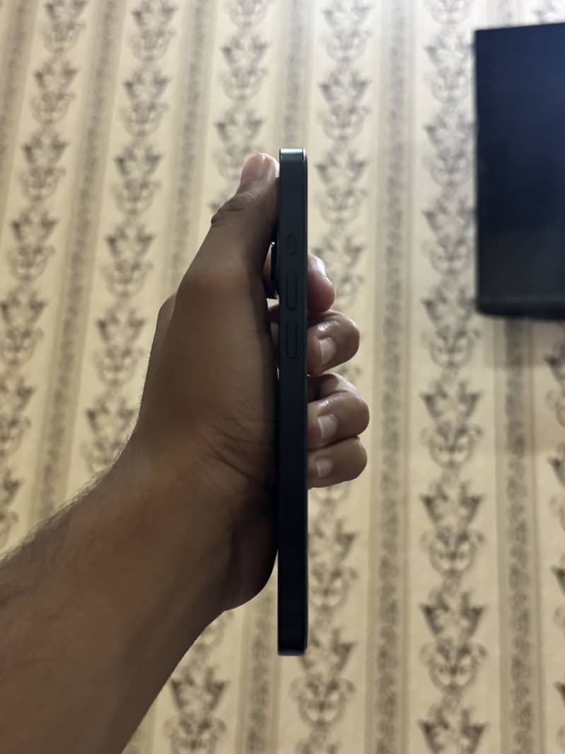 Apple iPhone 13 1