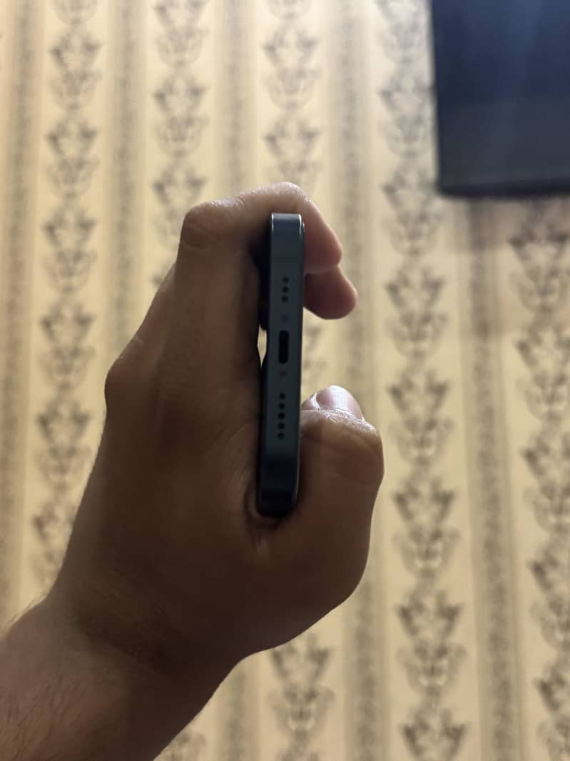 Apple iPhone 13 2