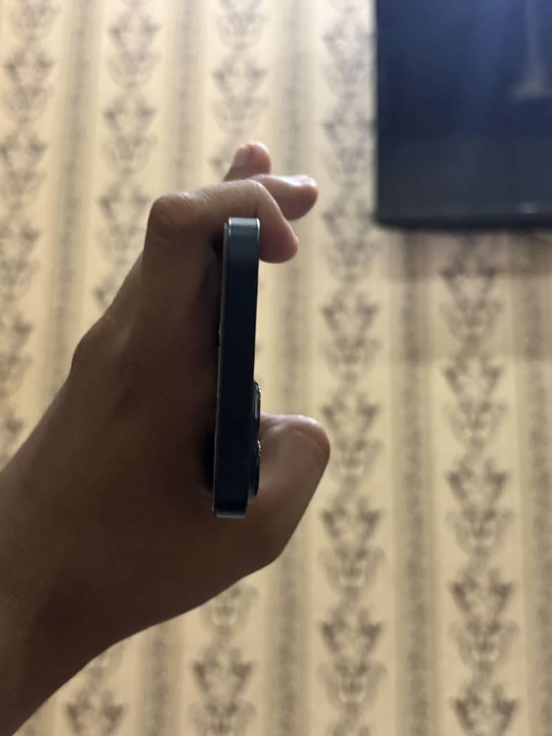Apple iPhone 13 4