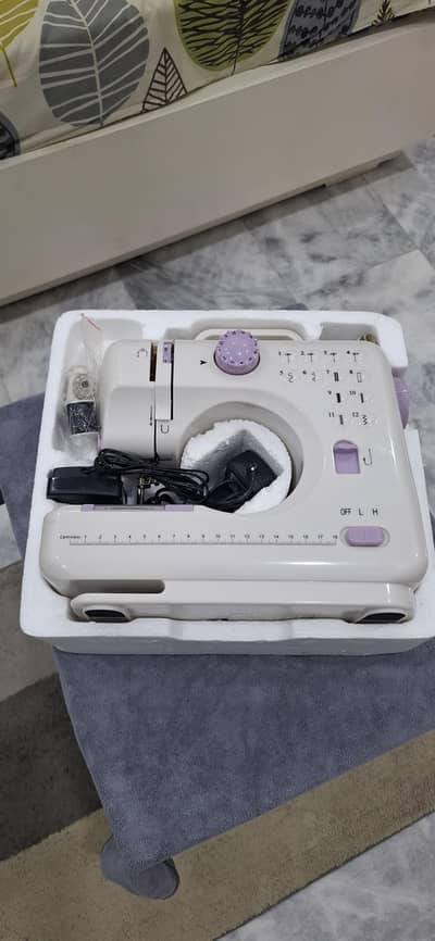 Mini Portable Sewing machine