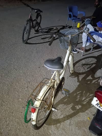 2 cycle Hain gulshan-e-maymar