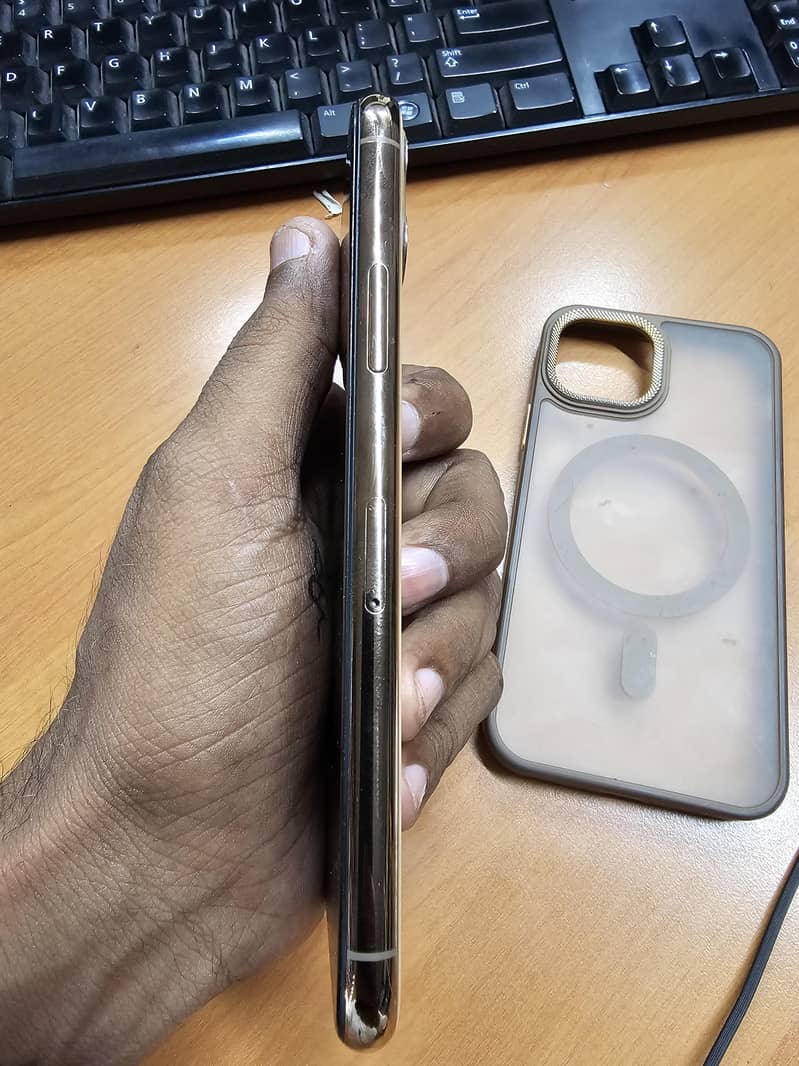 Apple iPhone 11 Pro 1