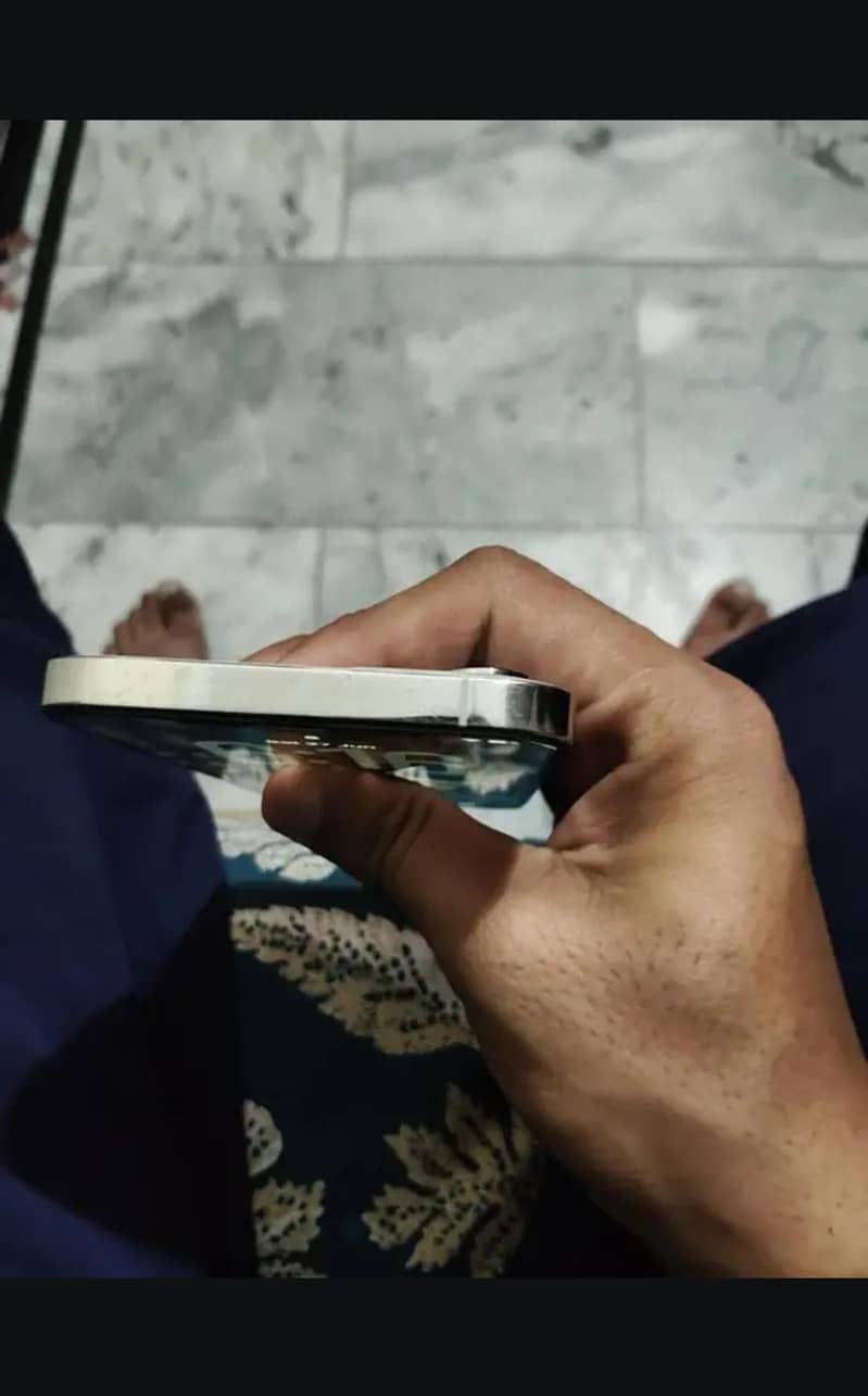 Apple iPhone 12 Pro Max 4