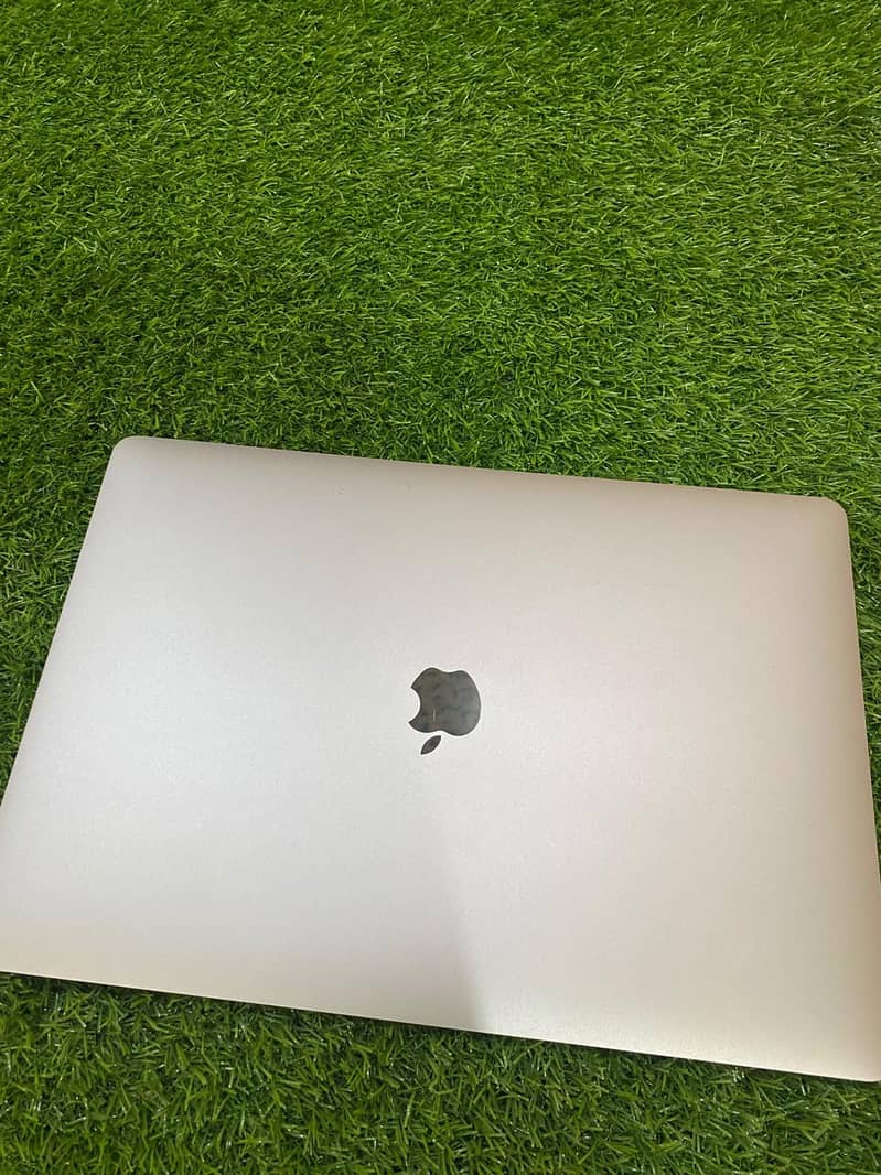 MacBook Pro 0