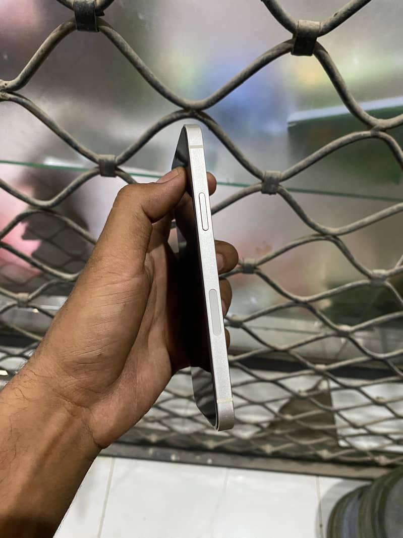 Apple iPhone 12 3