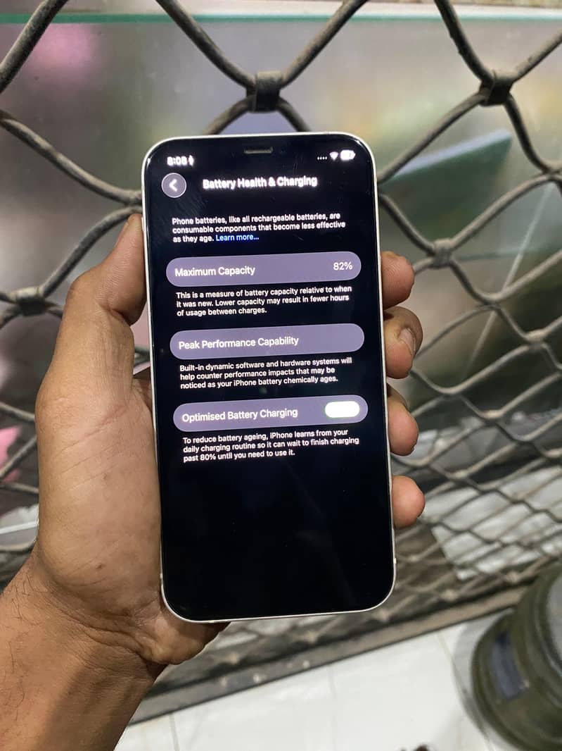 Apple iPhone 12 4