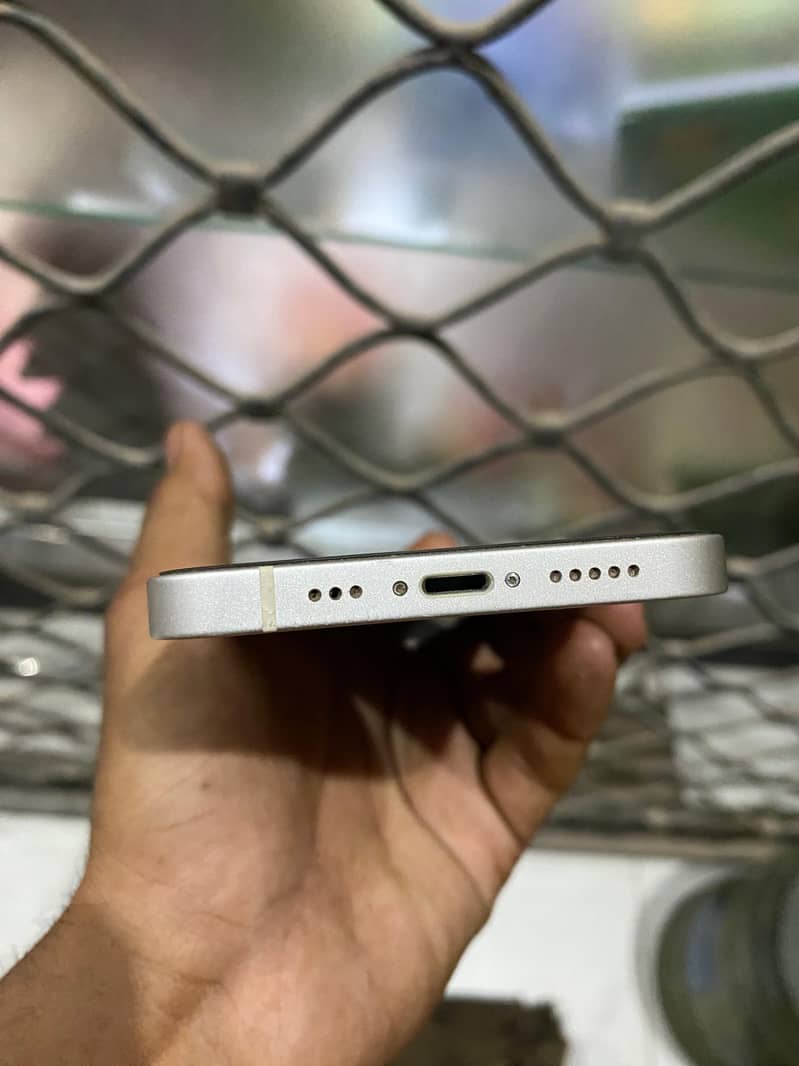 Apple iPhone 12 6