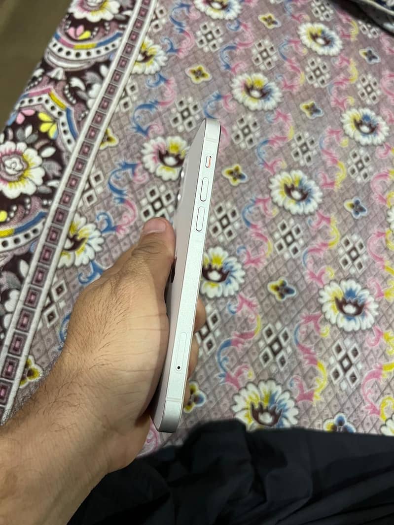 Apple iPhone 12 4