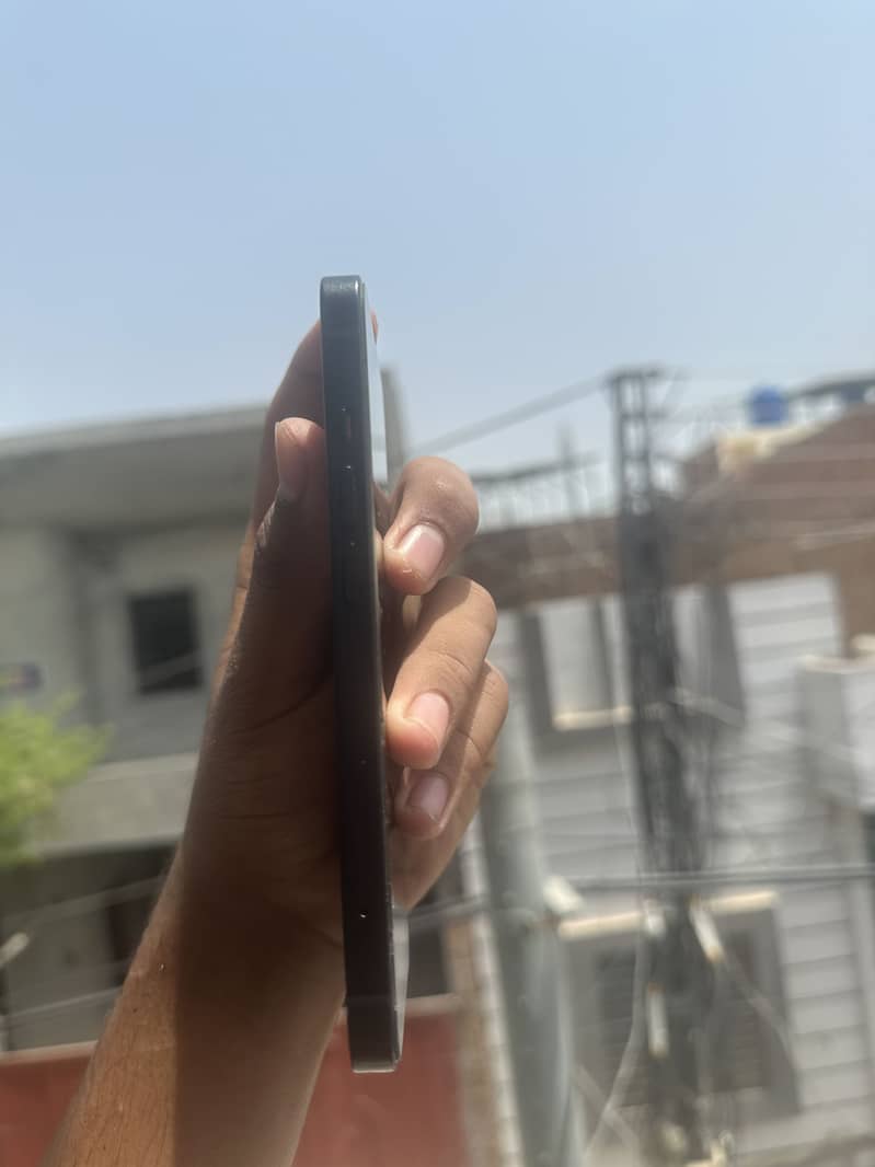 Apple iPhone 13 3