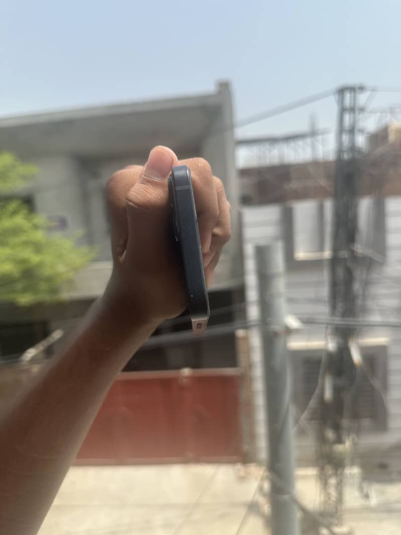 Apple iPhone 13 4