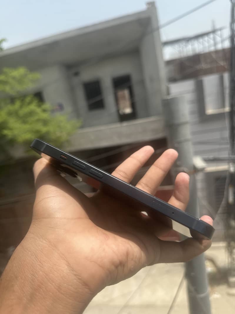 Apple iPhone 13 7