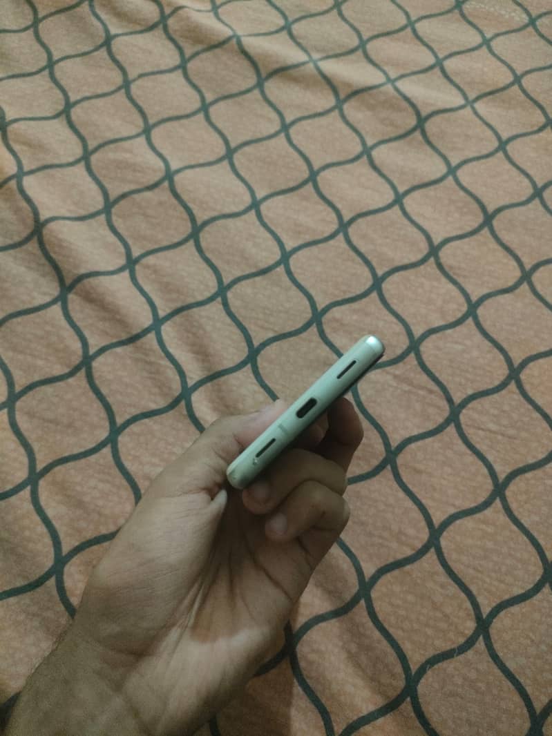 Google Pixel 7a 4