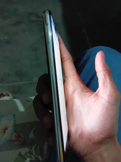 Sharp Aquos R2