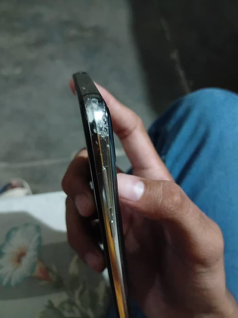 Sharp Aquos R2 2