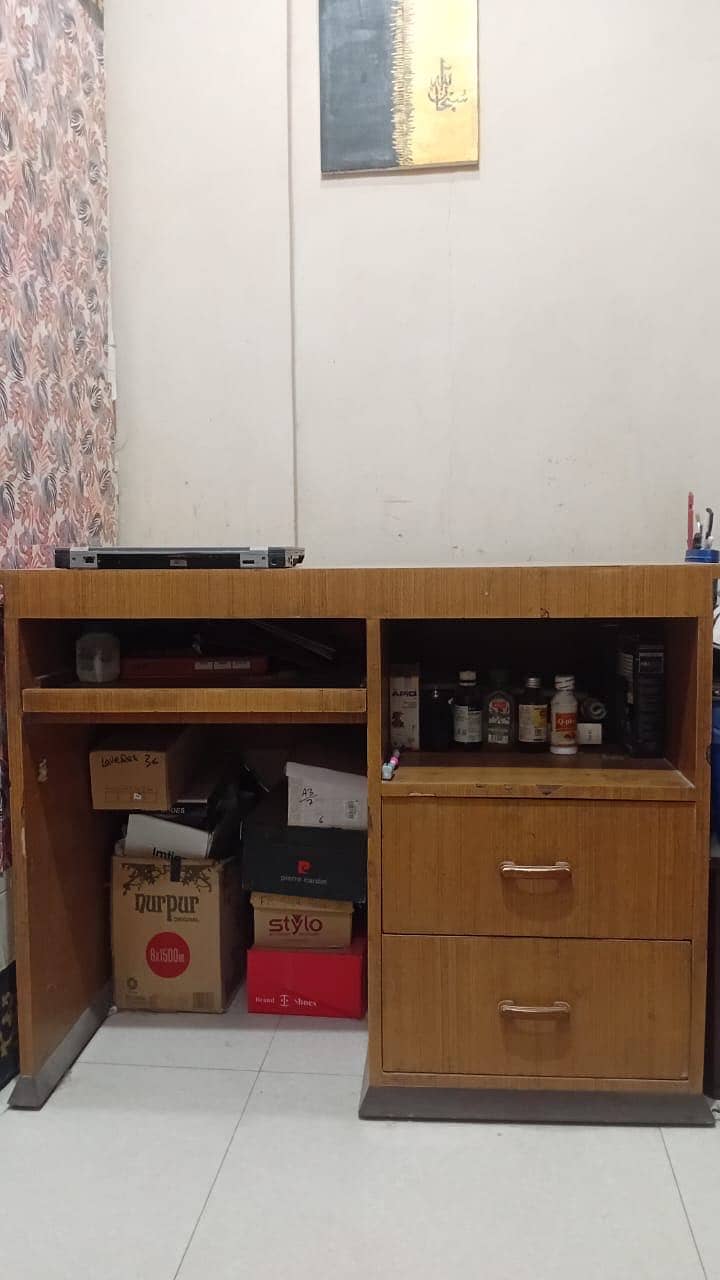 Computer table 1