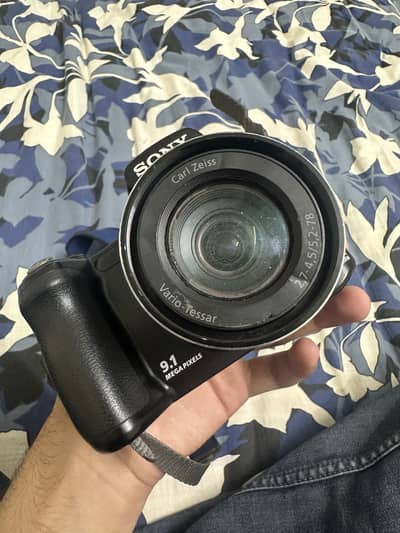 Sony Cybershot DSC-H50 Camera