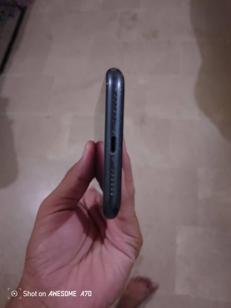Apple iPhone 11 0