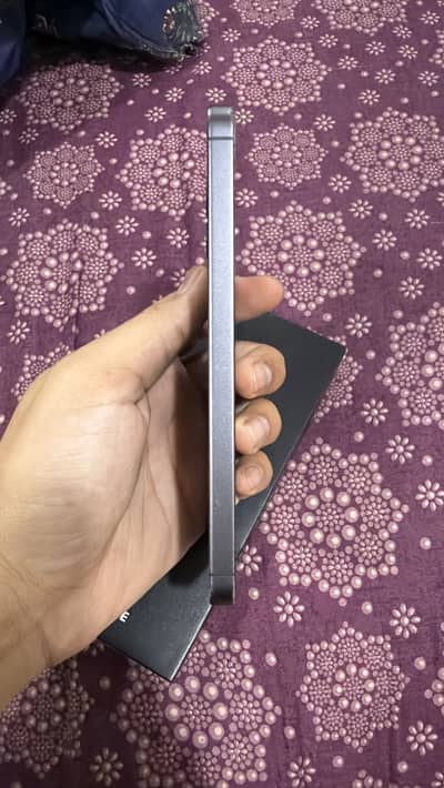 Samsung Mobile S24 fE